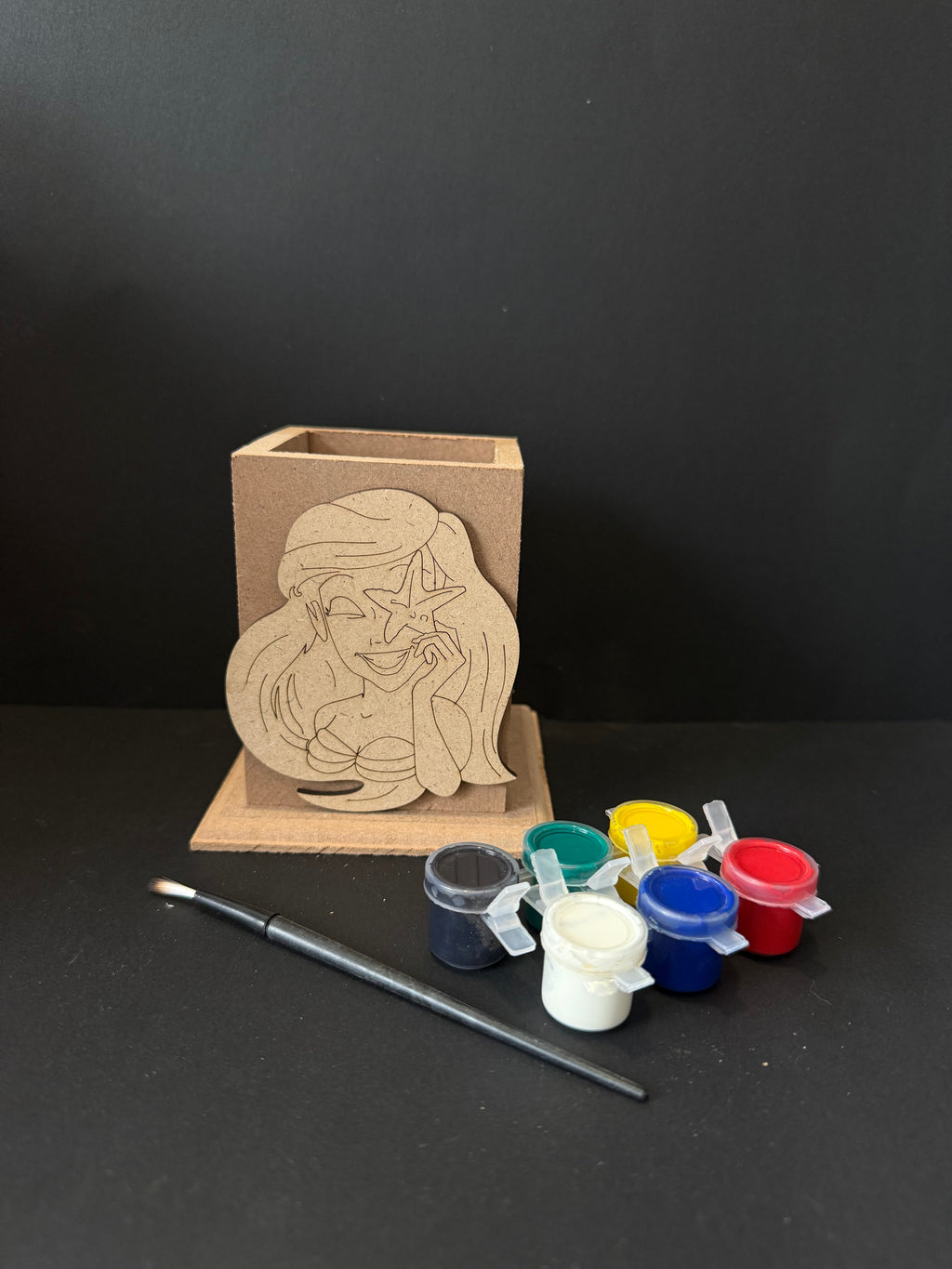 Airel pen stand