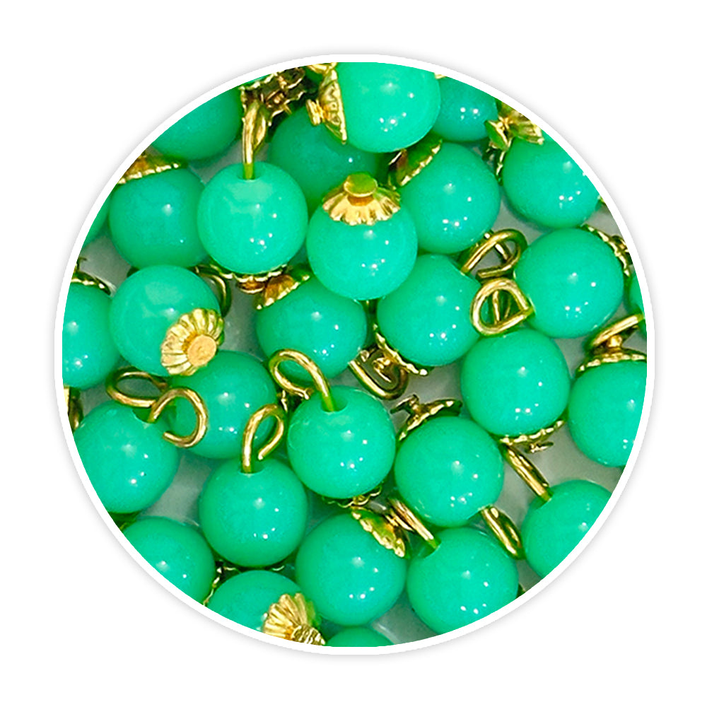 Hanging moti- green